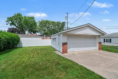 32413 Greenlawn Street, Saint Clair Shores, MI 48082 - Photo 3