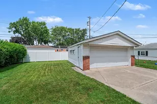 32413 Greenlawn St, Saint Clair Shores, MI 48082 - Photo 3