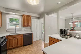 32413 Greenlawn St, Saint Clair Shores, MI 48082 - Photo 7