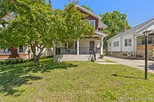 17 Burr Oak St NE, Grand Rapids, MI 49505 - Photo 1
