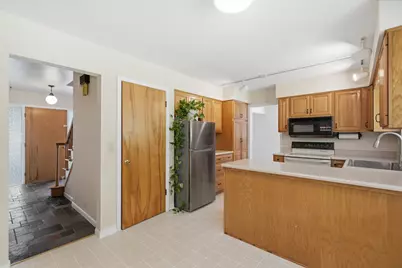 2121 Lakewood Drive, Kalamazoo, MI 49001 - Photo 11