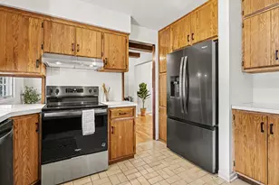 2946 Windsor Dr, Saint Joseph, MI 49085 - Photo 13