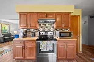 2225 Maple Path, Saint Joseph, MI 49085 - Photo 9