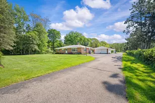 2225 Maple Path, Saint Joseph, MI 49085 - Photo 3