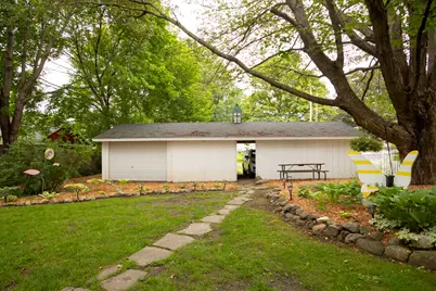112 E Maple Street, Vicksburg, MI 49097 - Photo 3