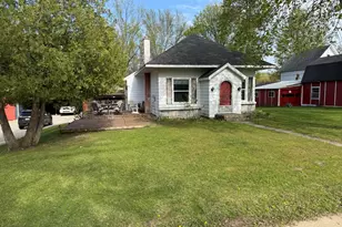 122 N Sherman St, Howard City, MI 49329 - Photo 3