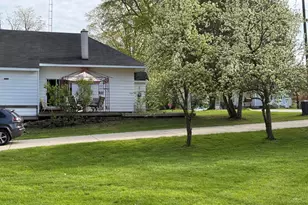 122 N Sherman St, Howard City, MI 49329 - Photo 5