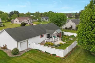 29390 Saddlebred Ln, Dowagiac, MI 49047 - Photo 3