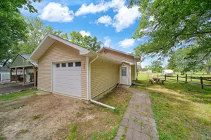 303 Cranberry Lake Rd, Jackson, MI 49201 - Photo 3