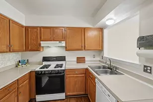 7360 S Kingston Ct, Westland, MI 48185 - Photo 5
