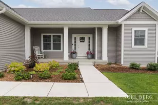 7253 Atwater Dr, Spring Lake, MI 49456 - Photo 3