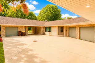 4593 Chippewa Dr, Okemos, MI 48864 - Photo 9