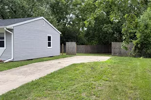216 Ardmoor Dr, Battle Creek, MI 49037 - Photo 3