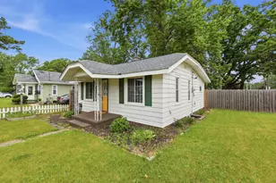 137 Holly St SW, Grand Rapids, MI 49548 - Photo 1