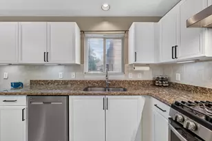 24381 Elmhurst Ave, Farmington Hills, MI 48336 - Photo 19
