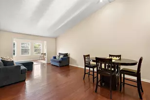 2960 Bentbrooke Dr, Holland, MI 49424 - Photo 9