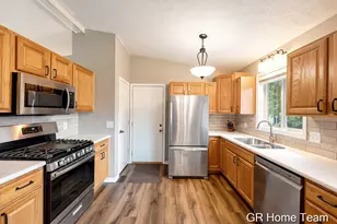 2304 Brookfarm Ct SE, Grand Rapids, MI 49508 - Photo 9