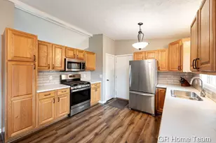 2304 Brookfarm Ct SE, Grand Rapids, MI 49508 - Photo 11