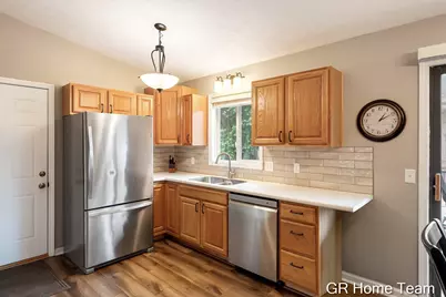 2304 Brookfarm Court SE, Grand Rapids, MI 49508 - Photo 9