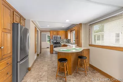 555 E Central Avenue, Zeeland, MI 49464 - Photo 13