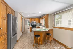 555 E Central Ave, Zeeland, MI 49464 - Photo 13