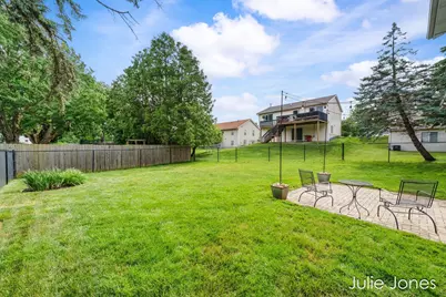 1554 Wakely Street NE, Grand Rapids, MI 49505 - Photo 27