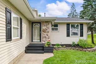 1554 Wakely St NE, Grand Rapids, MI 49505 - Photo 3