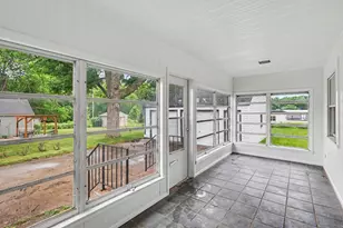 2215 Coolidge St, Lansing, MI 48906 - Photo 15