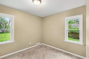 2215 Coolidge St, Lansing, MI 48906 - Photo 9
