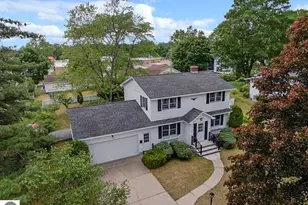 424 Crestview Pl, Cadillac, MI 49601 - Photo 1