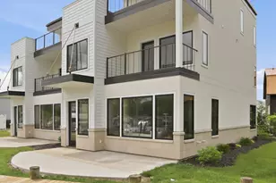 1 N Bailey Ave, South Haven, MI 49090 - Photo 1