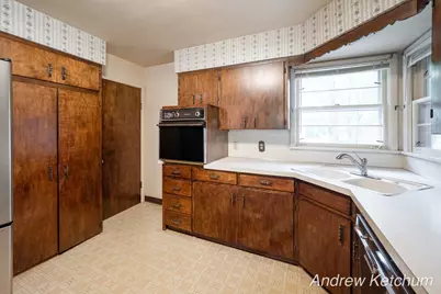 297 Fourth Avenue, Holland, MI 49424 - Photo 9