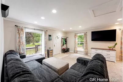 1605 Preston Avenue NW, Grand Rapids, MI 49504 - Photo 3