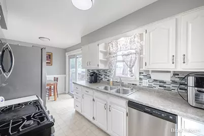 1852 Collingwood Avenue SW, Wyoming, MI 49519 - Photo 9