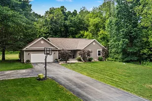 1298 Kendor Dr, Brighton, MI 48114 - Photo 3