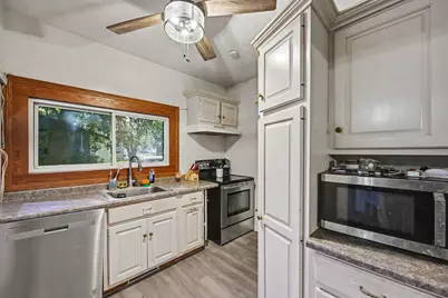 402 W Broadway Street, Three Rivers, MI 49093 - Photo 7