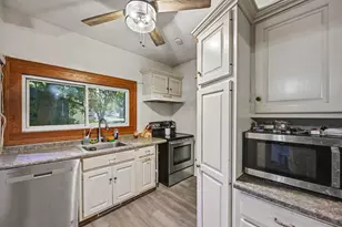402 W Broadway St, Three Rivers, MI 49093 - Photo 7