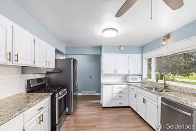 1938 Woodlawn Avenue SE, Grand Rapids, MI 49506 - Photo 3