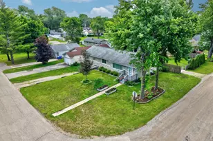 5345 Clinton River Dr, Waterford, MI 48327 - Photo 17
