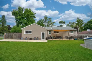 5345 Clinton River Dr, Waterford, MI 48327 - Photo 9