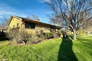 23213 Greencrest St, Saint Clair Shores, MI 48080 - Photo 3