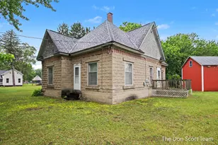 12402 Crockery Creek Dr, Ravenna, MI 49451 - Photo 3