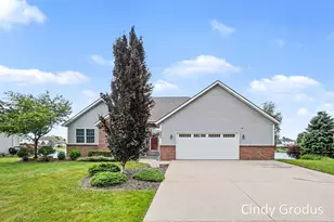 975 Bluff Lake Dr, Zeeland, MI 49464 - Photo 3