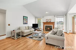 975 Bluff Lake Dr, Zeeland, MI 49464 - Photo 9
