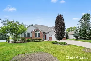 975 Bluff Lake Dr, Zeeland, MI 49464 - Photo 3