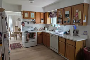 619 Hill Crest Ct, Milford, MI 48381 - Photo 7