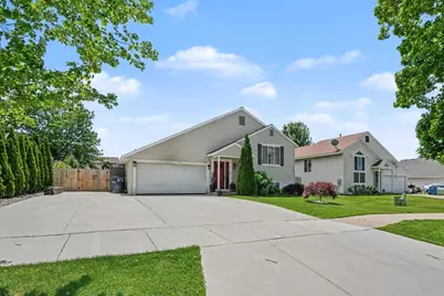 1152 E 12th Street, Holland, MI 49423 - Photo 3