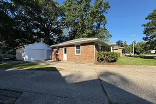 1946 Adams St SE, Grand Rapids, MI 49506 - Photo 5