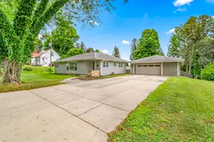 61 Charles St, Hillsdale, MI 49242 - Photo 3