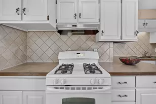 325 W South St, Hastings, MI 49058 - Photo 9